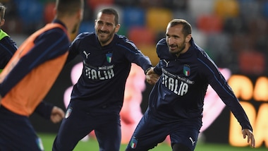 Chiellini e Bonucci, il volto dell'Italia che si diverte in allenamento