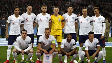 L'Inghilterra vola, Sterling e Kane stendono la Repubblica Ceca: 5-0 a Wembley