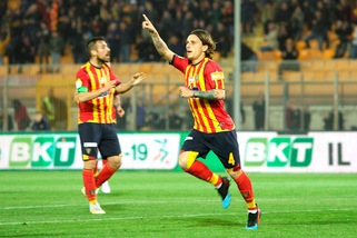 Serie B, Lecce show: 7-0 all'Ascoli e -2 dalla vetta