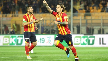 Serie B, Lecce show: 7-0 all'Ascoli e -2 dalla vetta