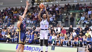 Basket A1: Cremona batte Milano, Torino cade contro Brescia