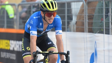 Ciclismo, Giro di Catalogna: Adam Yates conquista la terza tappa