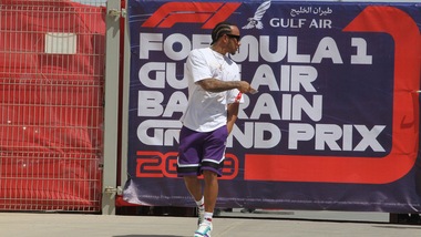 F1 Mercedes, Hamilton: «La Ferrari in Bahrain sarà più forte»