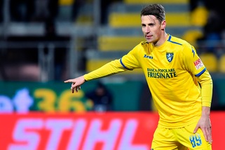 Serie A Frosinone, Pinamonti lavora in gruppo nel primo giorno di ritiro