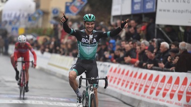 Ciclismo, Giro di Catalogna: Schachmann, che assolo nella quinta tappa