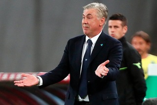 Napoli, Ancelotti: «Insigne non ha lesioni, solo una contrattura»