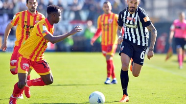 Serie B: Benevento, pari da brividi ad Ascoli, il Palermo frena a Cosenza