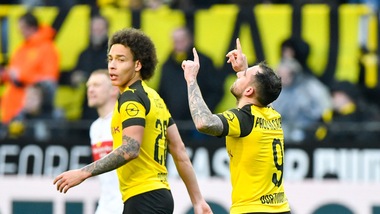 Bundesliga, Alcacer in extremis e il Borussia ritrova il primato. Pari a Friburgo per il Bayern