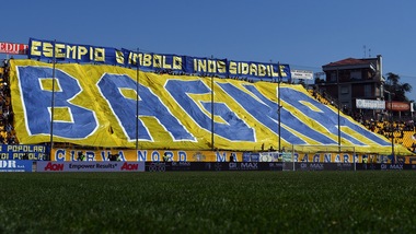 Serie A, il Parma ricorda Bagnaresi, morto prima della gara con la Juventus