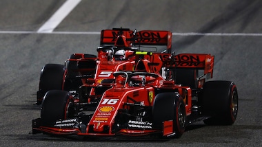 F1, Gp Bahrain: problemi per Leclerc, Hamilton al comando
