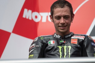 MotoGp, i bookmaker promuovono Rossi
