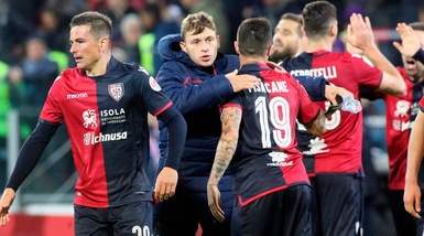 Cagliari, il campo più stretto che aiuta chi difende