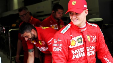 F1 test Bahrain: riecco Mick Schumacher, al volante dell'Alfa Romeo