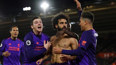 Salah trascina il Liverpool in testa alla Premier League