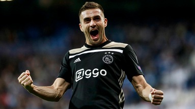 Ajax, messaggio alla Juventus: 3-1 al Psv e campionato riaperto