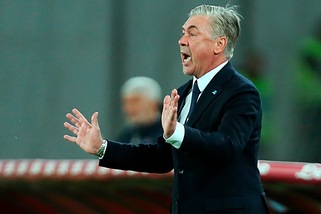 Napoli, Ancelotti: «Giocare così con l'Arsenal sarebbe un problema»