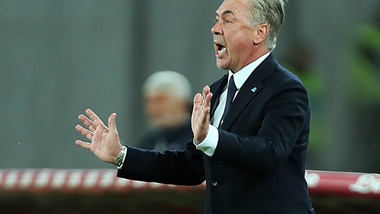 Napoli, Ancelotti: «Giocare così con l'Arsenal sarebbe un problema»
