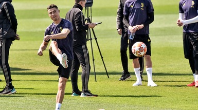 Juve, Chiellini ed Emre Can non sono scesi in campo per la rifinitura. Ronaldo si è allenato