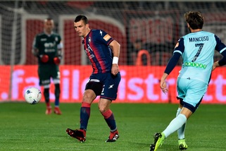 Serie B, pugno duro per Golemic: stop di 5 giornate. Tre turni a Maniero e Porcino