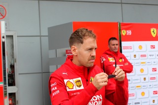 F1 Ferrari, Vettel: «Podio rosso nel Gp in Cina»