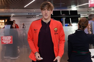 Zaniolo guarda la Juve ed esalta Ronaldo. La madre: «Se cambiasse squadra..»