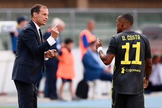 Juve, mistero Douglas Costa: soluzione addio