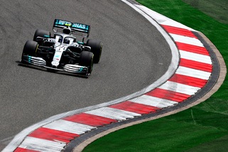 F1, Gp Cina: Bottas vola nelle terze libere, Vettel secondo