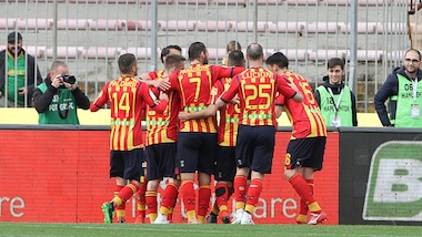 Serie B: Lecce, poker al Carpi e primo posto. Salernitana show con il Cittadella