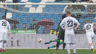 Sassuolo-Parma: Var, errori e un punto d'oro per parte