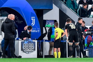 Juve-Ajax, la moviola: è più fianco che mano, Blind non è da rigore