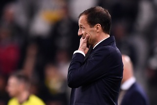 Juventus, tra i tifosi impazza l'hashtag #Allegriout