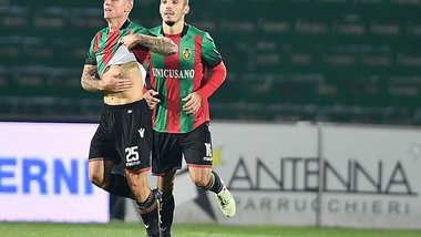 Calciomercato Ternana, rinnovo fino al 2021 per Defendi