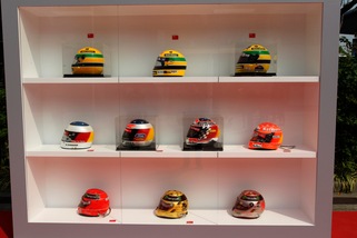 F1, Papa Francesco riceve il casco di Senna