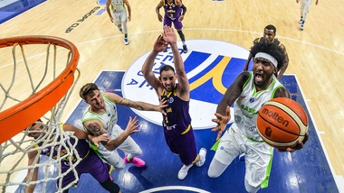 Basket, Eurocup: Sassari vola in finale, non riesce l'impresa a Varese