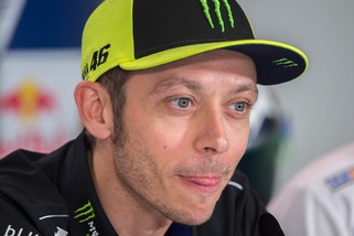 MotoGp Yamaha, Rossi: «C'è anche Rins per il titolo»