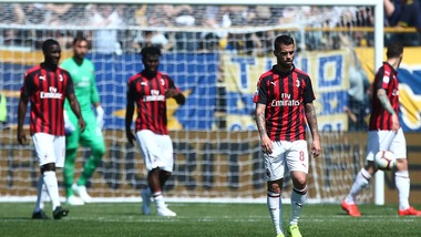 Milan fuori dall'Europa, il club: "Accettiamo la decisione, torneremo ai vertici"
