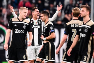 Serie A, affissi in strada necrologi per la Juventus: rimossi dal sindaco