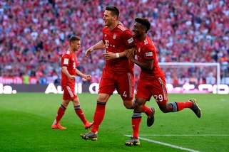 Bundesliga: vince il Bayern, ma che fatica! Show dell'Augusta