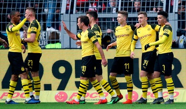 Bundesliga, il Dortmund cala il poker e resta in scia al Bayern