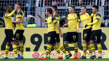 Bundesliga, il Dortmund cala il poker e resta in scia al Bayern