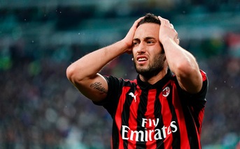 Fanatik: «West Ham o Leicester per Calhanoglu. Il Milan chiede 30 milioni di euro»