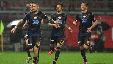 Serie B, il Lecce sbanca il Curi e vede la promozione. Solo un pari per il Palermo