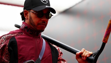 F1 Mercedes, Hamilton: «Per la pole sarà una gran battaglia»