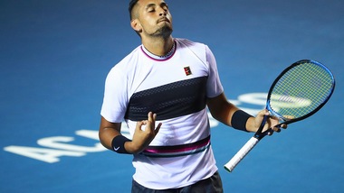 Tennis, Kyrgios eroe del web: aiuta una signora con l'auto in panne