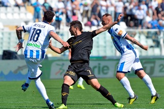 Serie B: pari Verona e Livorno, cinquina Carpi. Crolla il Venezia