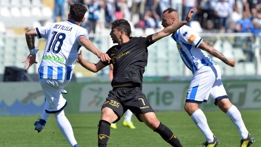 Serie B: pari Verona e Livorno, cinquina Carpi. Crolla il Venezia