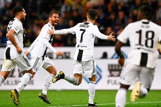 Nainggolan fa gioire l'Inter, Cristiano Ronaldo la Juve: pari e spettacolo a San Siro