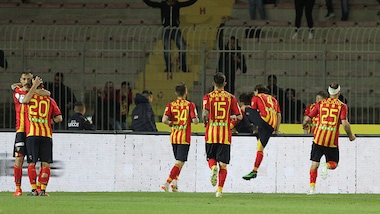 Serie B Lecce, vittoria e aggancio al primo posto: Brescia battuto 1-0