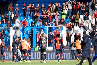 Serie A Genoa, il tifo contro Preziosi: convocata assemblea