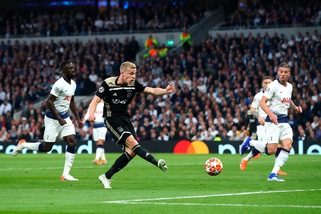 Tottenham-Ajax 0-1: basta il destro di Van de Beek